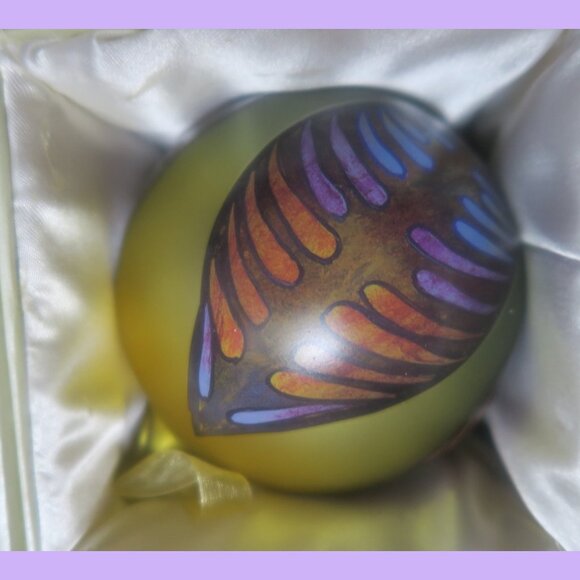 Metropolitan Museum of Art the louis comfort Tiffany Favrile feather ornament - Picture 2 of 3